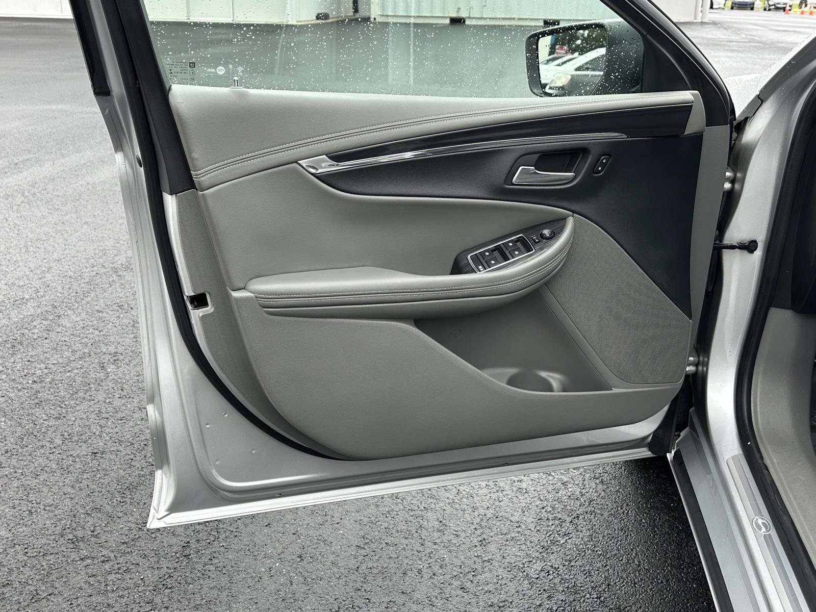 Used 2016 Chevrolet Impala LTZ FWD image 5