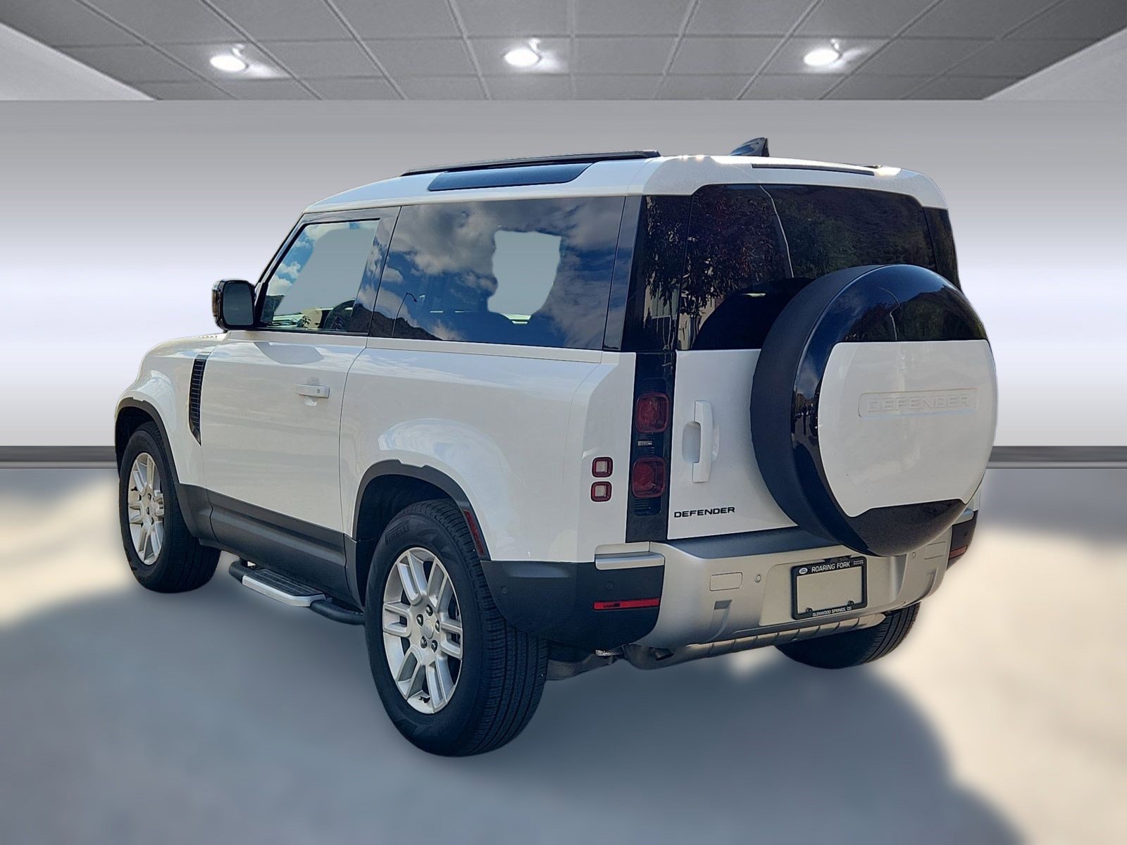 Used 2025 Land Rover Defender 90 S image 4