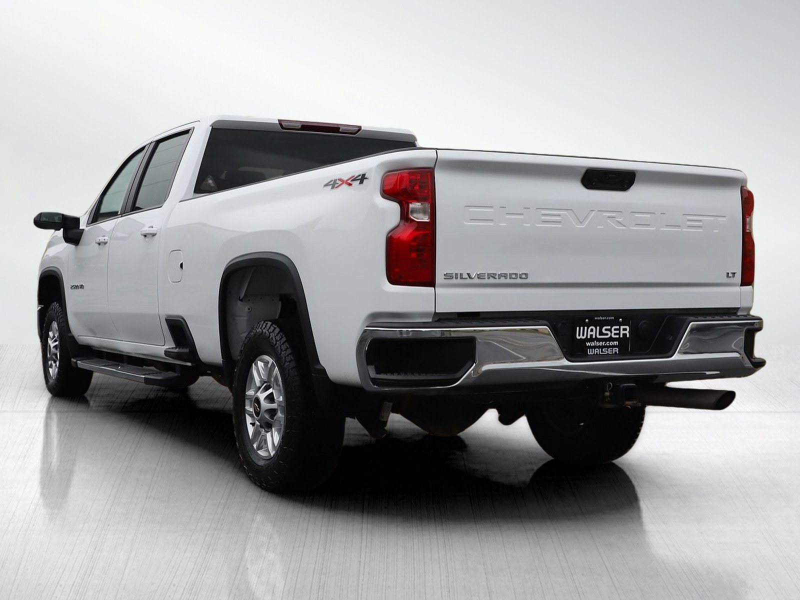 Used 2024 Chevrolet Silverado 2500 LT AWD/4WD image 3