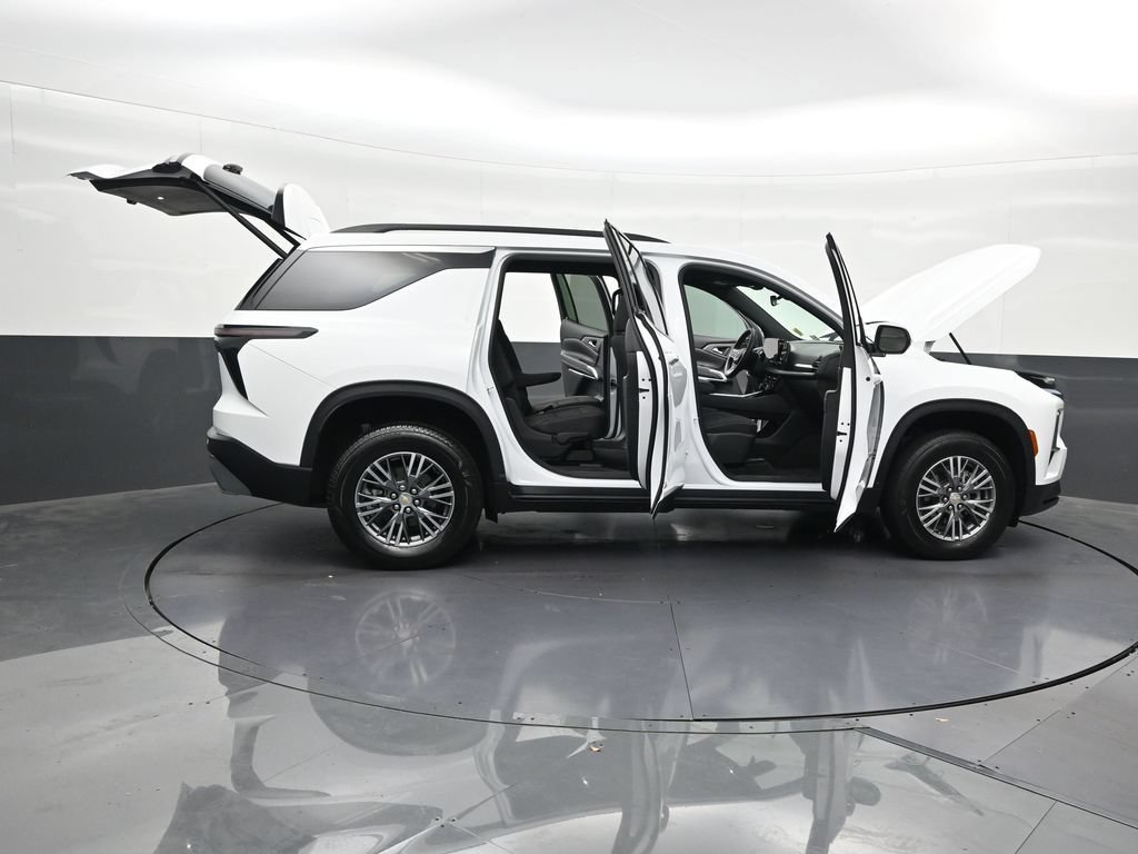Used 2025 Chevrolet Traverse LT FWD image 34
