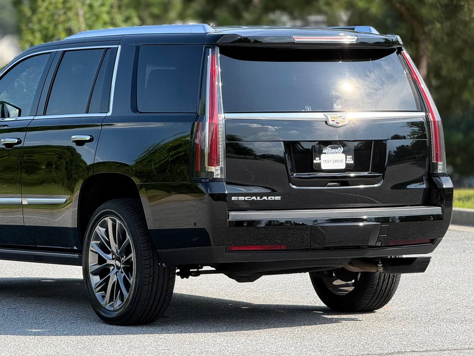 Used 2019 Cadillac Escalade Platinum RWD image 49