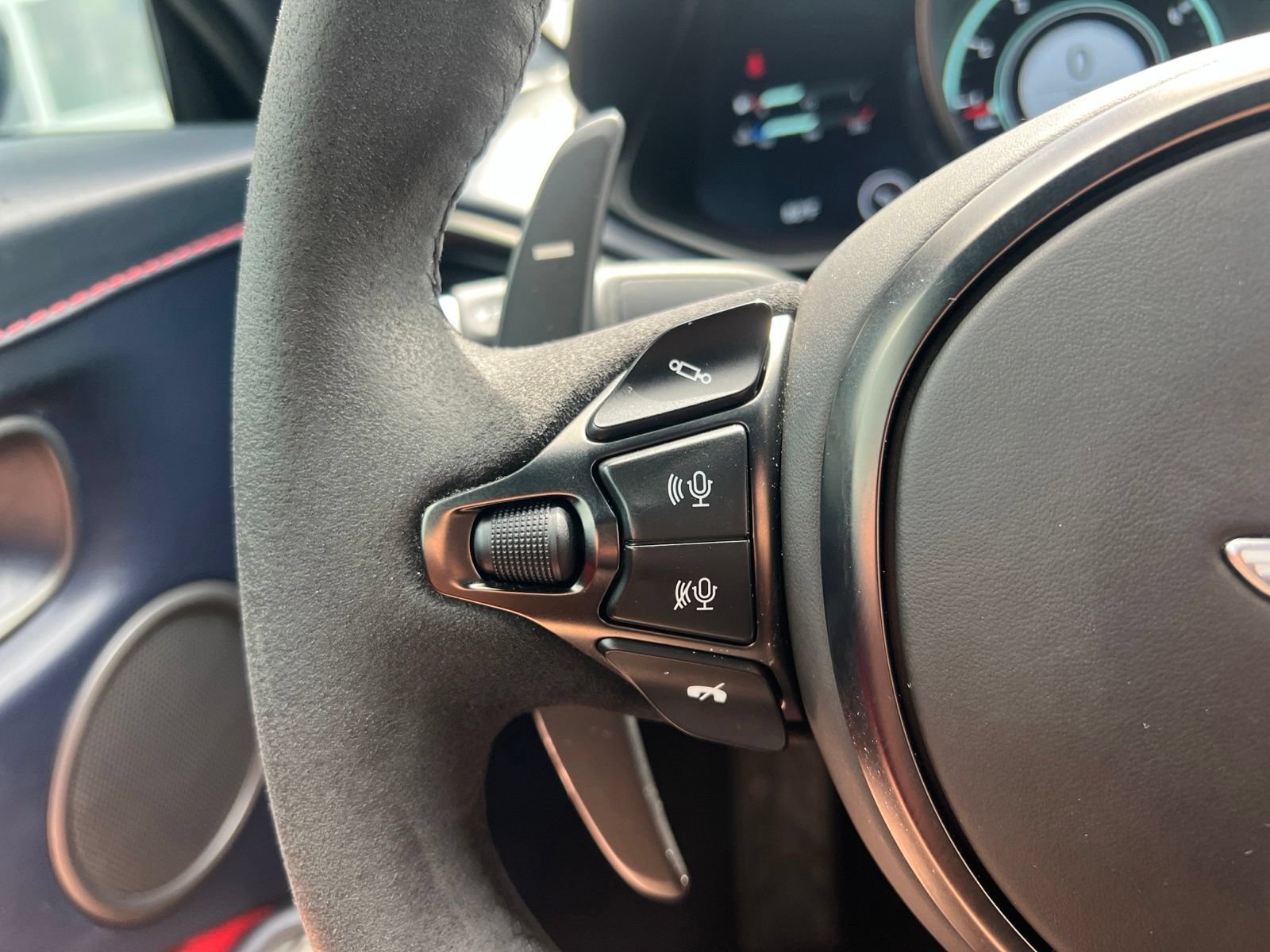 Used 2020 Aston Martin V8 Vantage Coupe RWD image 21