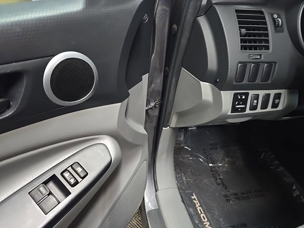 Used 2015 Toyota Tacoma 4x4 Access Cab w/ SR5 Package image 26