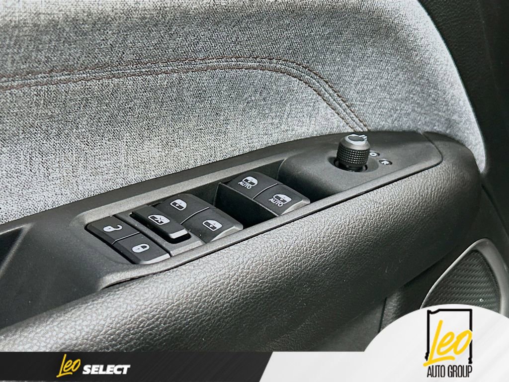 Used 2023 Jeep Compass Latitude image 17