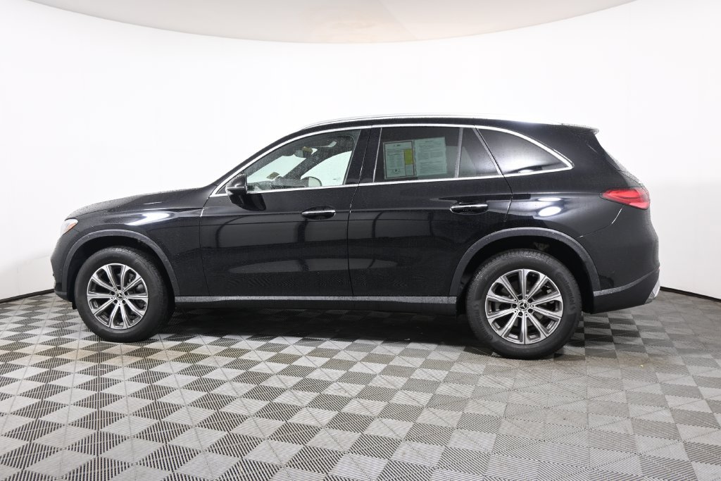 Used 2025 Mercedes-Benz GLC 300 4MATIC image 2