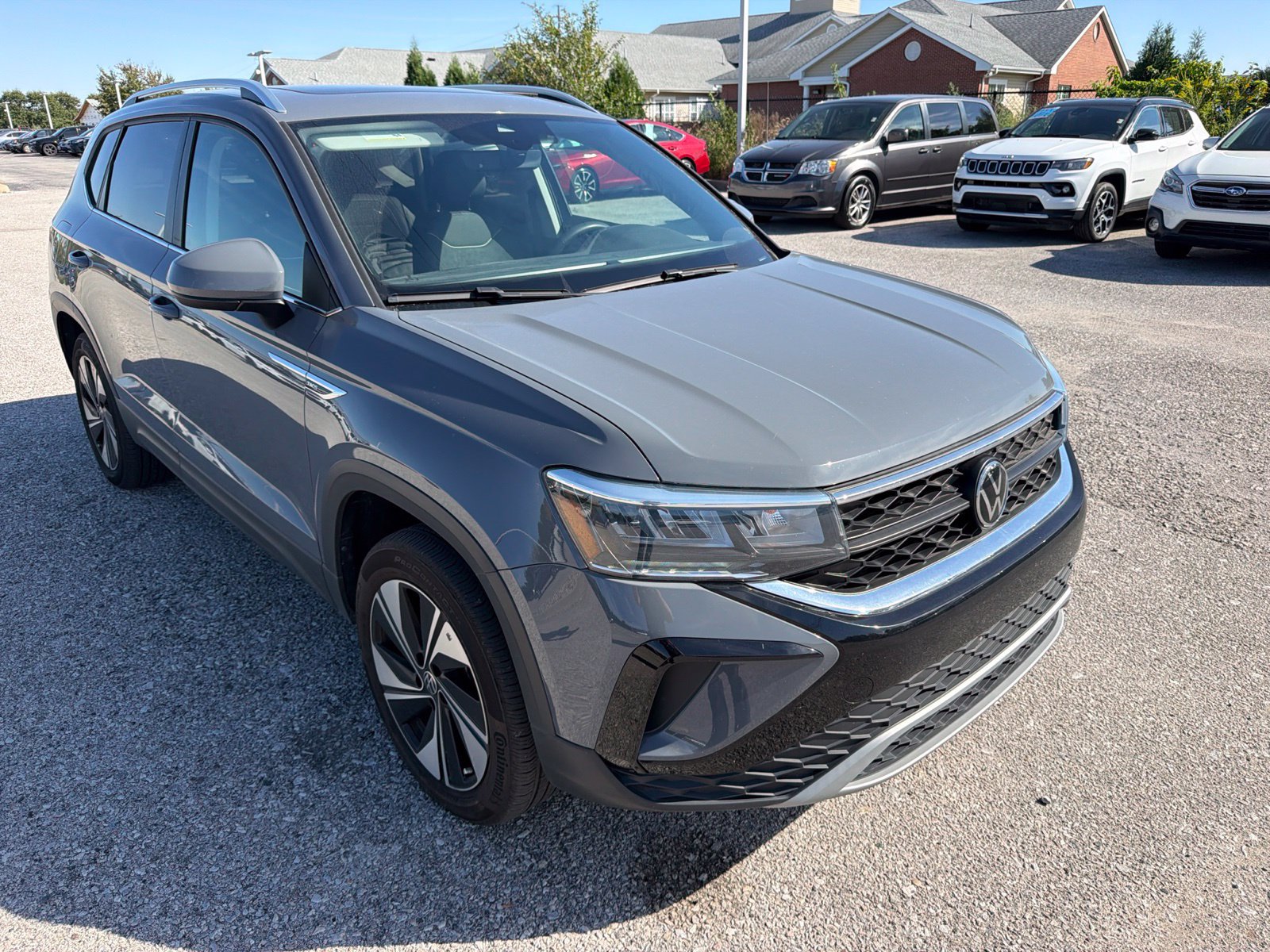 Used 2024 Volkswagen Taos SE AWD/4WD image 4