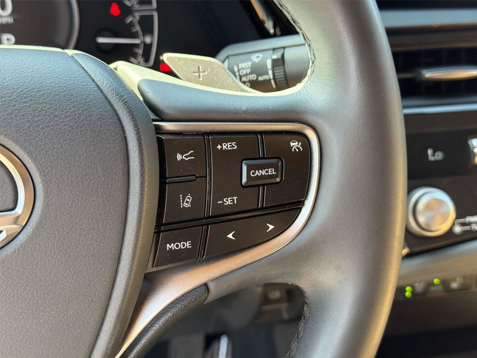 Used 2025 Lexus ES 300h w/ Premium Package FWD image 35