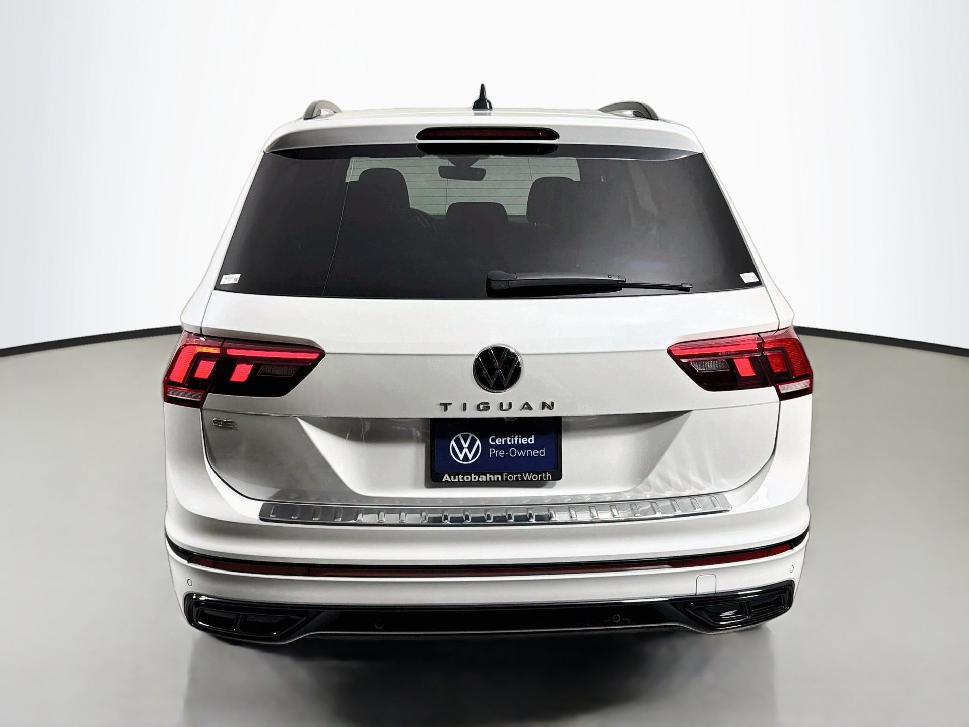 Certified 2022 Volkswagen Tiguan SE R-Line FWD image 6