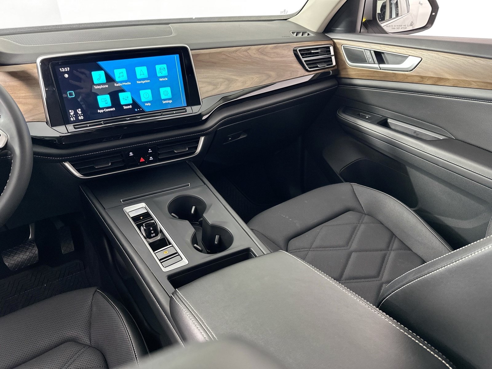Used 2024 Volkswagen Atlas SE FWD image 22