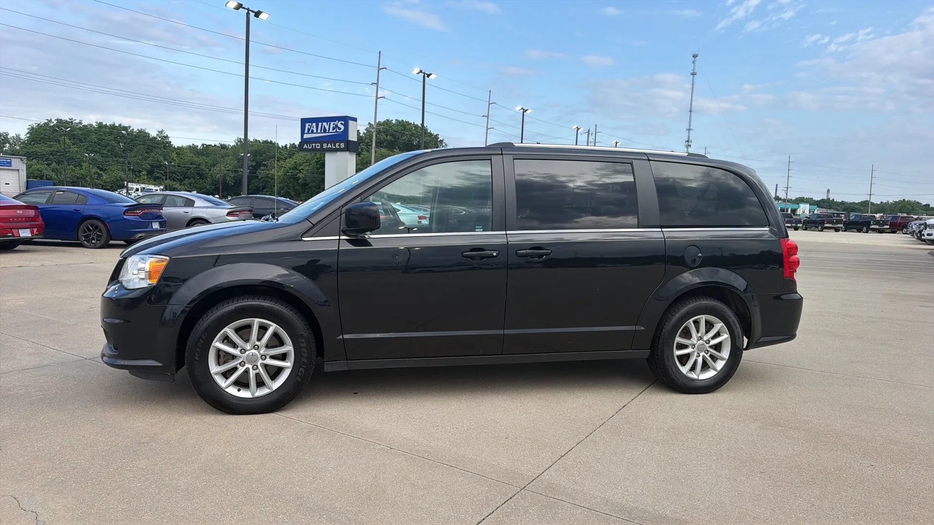 Used 2019 Dodge Grand Caravan SXT w/ Driver Convenience Group FWD image 7