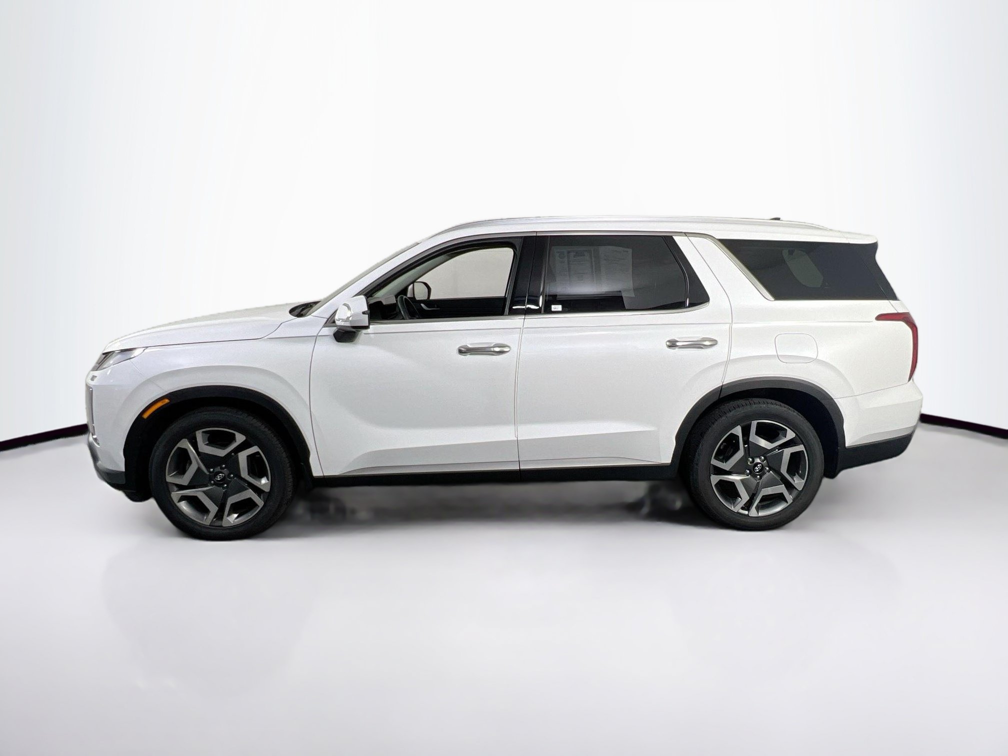 Used 2023 Hyundai Palisade Limited w/ Winter Package AWD/4WD image 8