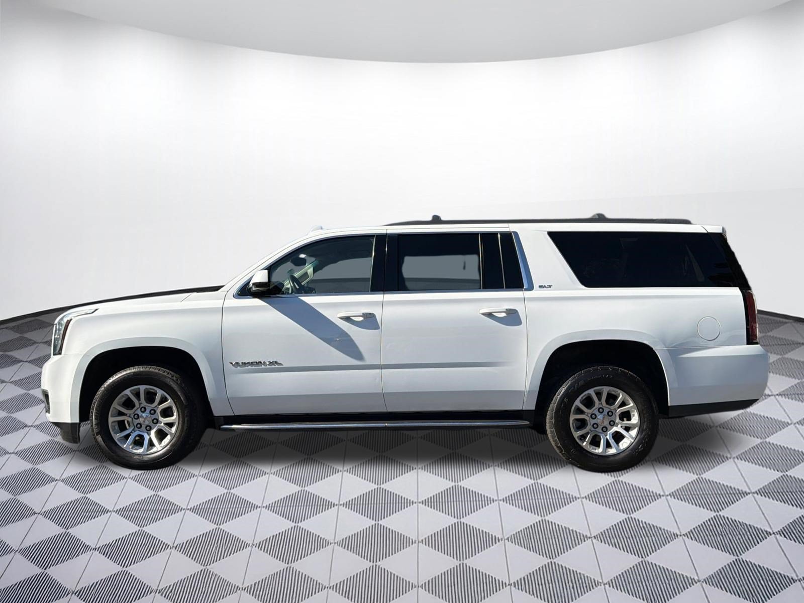 Used 2018 GMC Yukon XL SLT AWD/4WD image 2