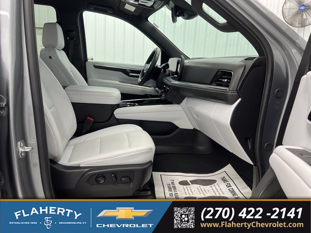 Used 2026 Chevrolet Suburban Premier AWD/4WD image 15
