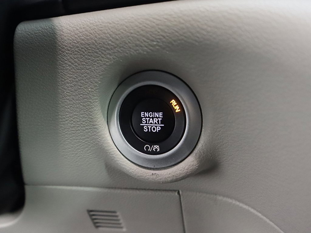 Used 2024 Chrysler Pacifica Touring-L image 40