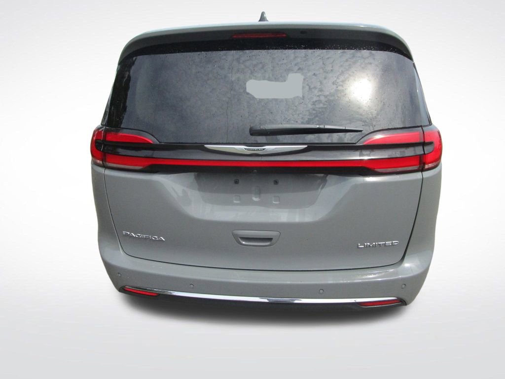 Used 2023 Chrysler Pacifica Limited image 8
