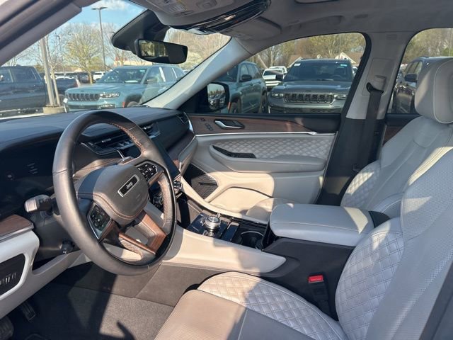Used 2023 Jeep Grand Cherokee Summit image 11