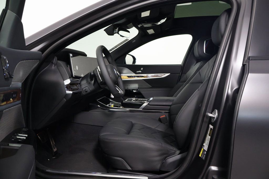 New 2026 BMW 750e xDrive w/ Executive Package image 5