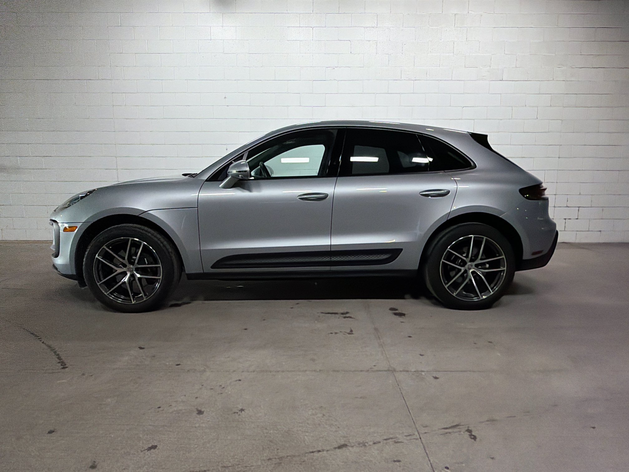 Certified 2026 Porsche Macan AWD/4WD image 2