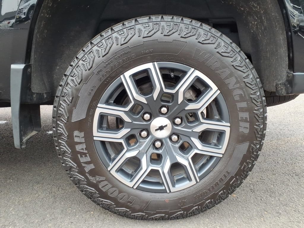 Used 2024 Chevrolet Colorado Z71 AWD/4WD image 25