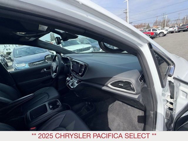 Certified 2025 Chrysler Pacifica Select image 8