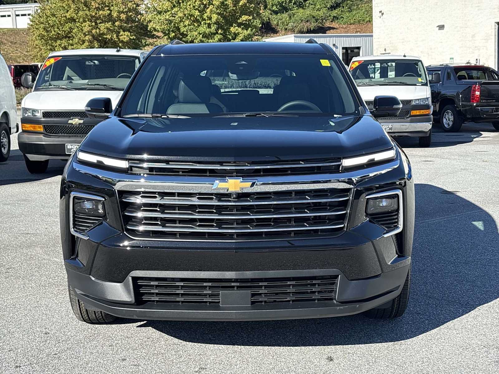 New 2027 Chevrolet Traverse LT w/ Driver Confidence Package FWD image 3
