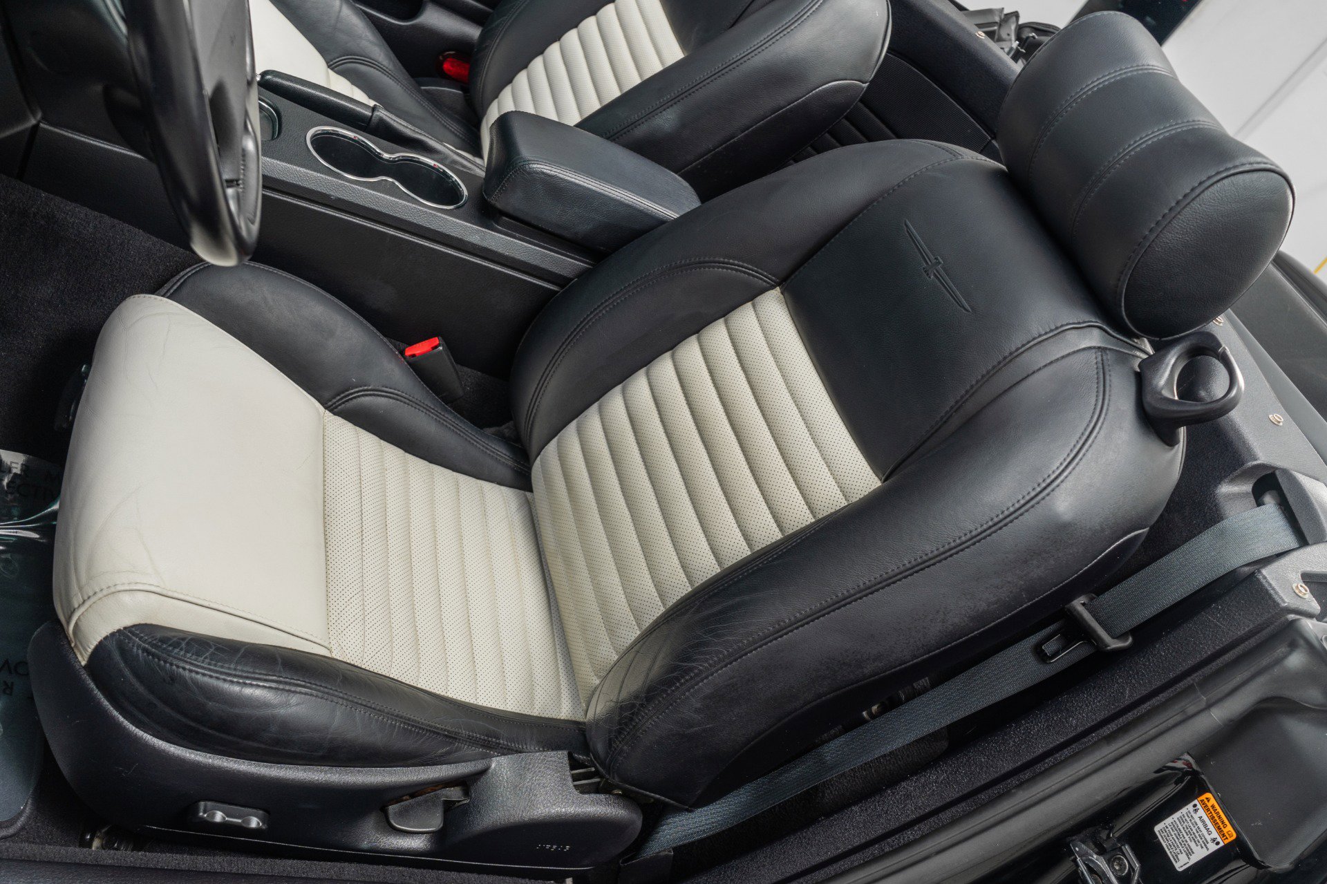 Used 2003 Ford Thunderbird image 25