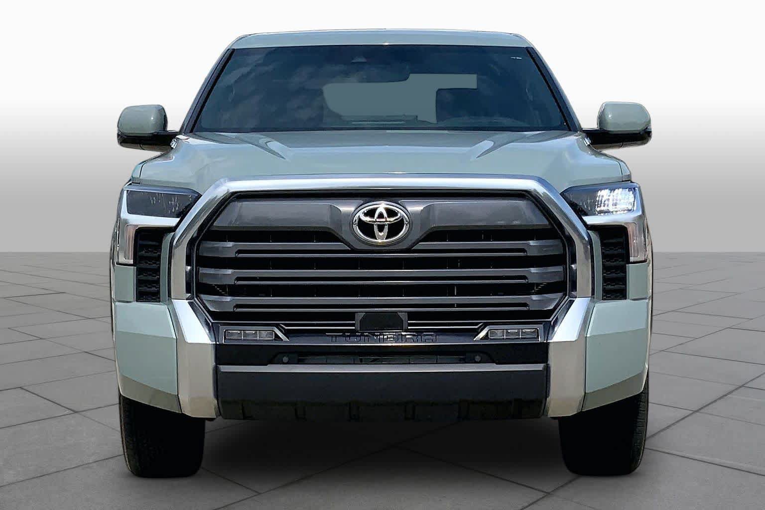 Used 2025 Toyota Tundra Limited AWD/4WD image 4