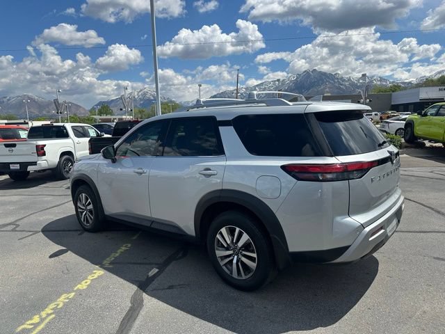 Used 2023 Nissan Pathfinder SL AWD/4WD image 8