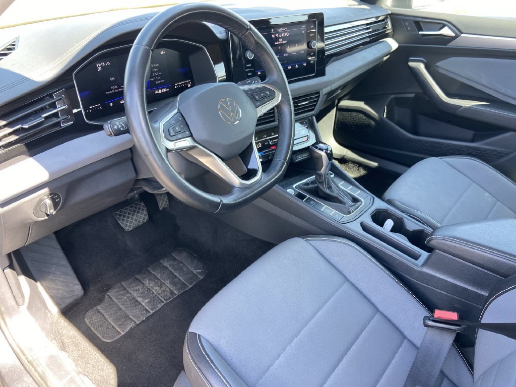 Used 2025 Volkswagen Jetta SE FWD image 6