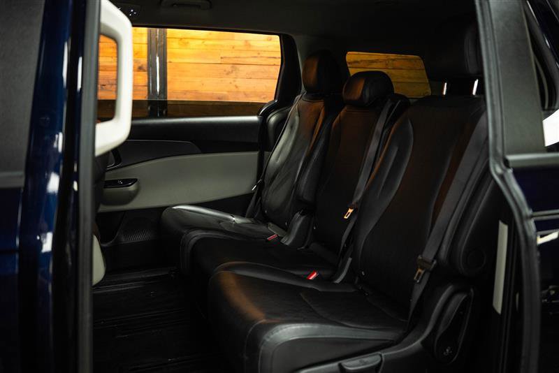 Used 2024 Kia Carnival LX image 10