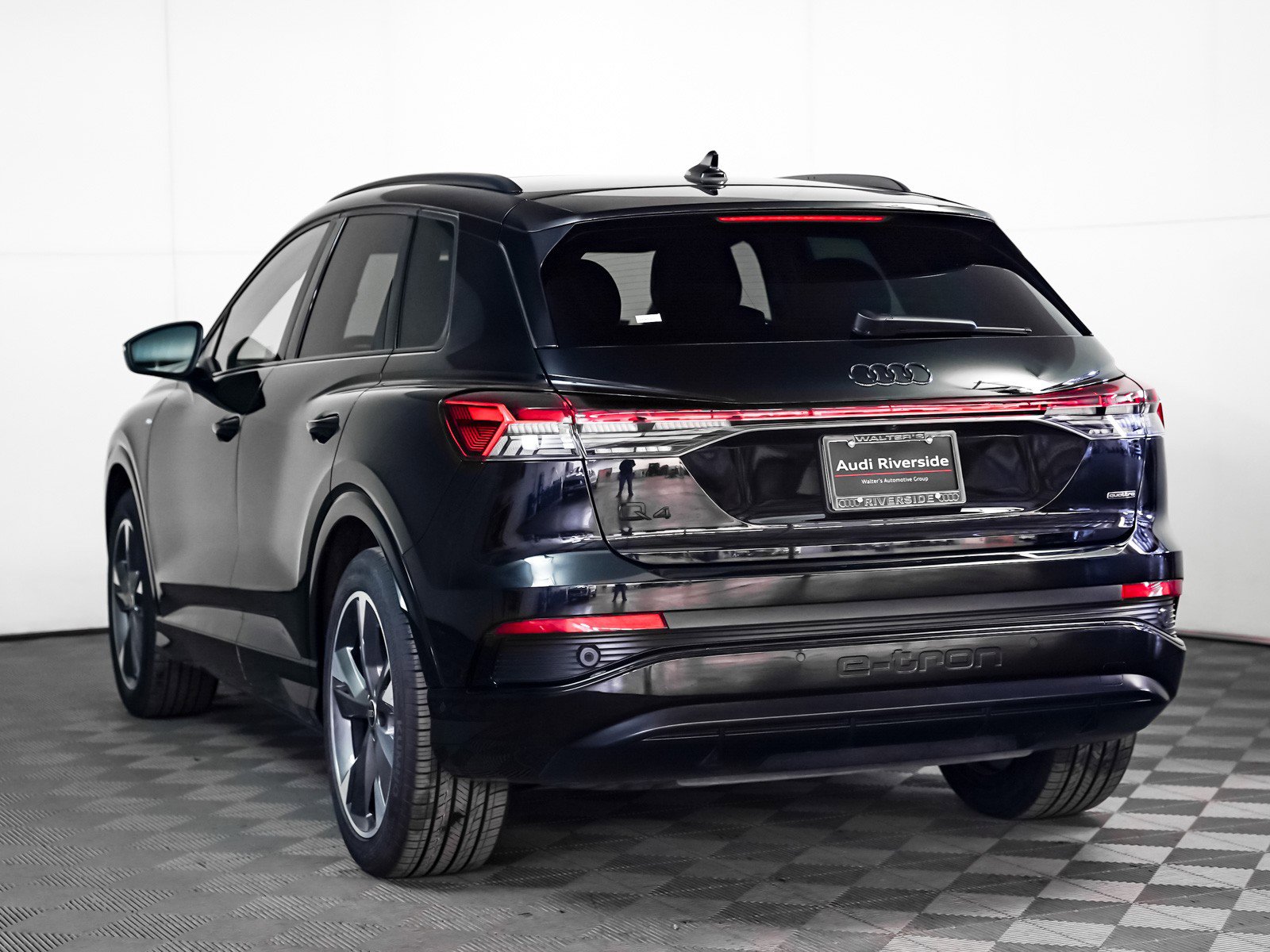 Used 2024 Audi Q4 e-tron Prestige w/ Black Optic Package image 2