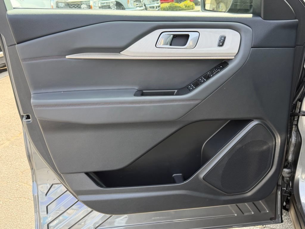 Used 2026 Ford Explorer Active RWD image 21