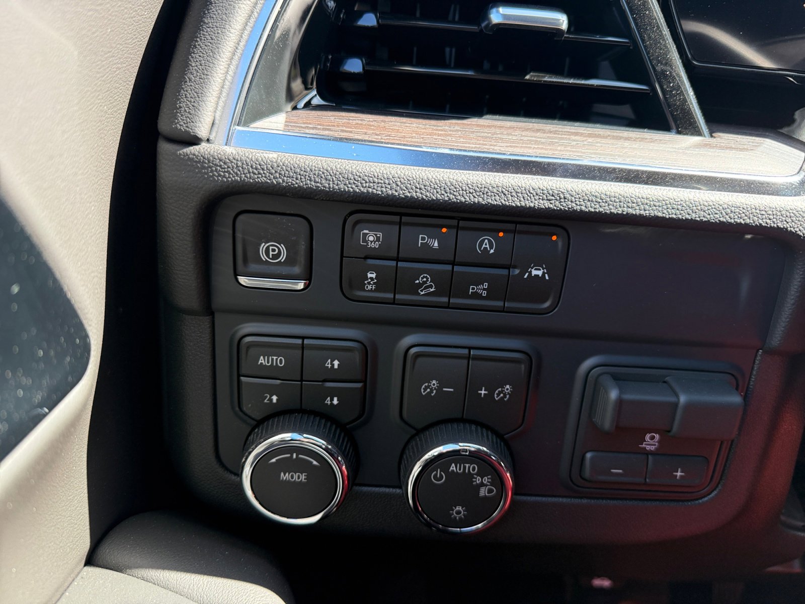 New 2026 Chevrolet Tahoe LS w/ LS Custom Edition AWD/4WD image 19