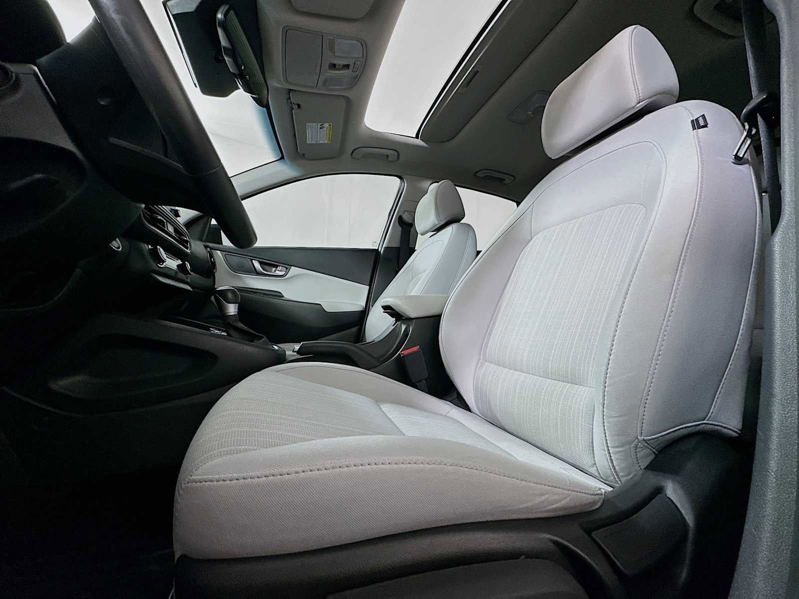 Used 2022 Hyundai Kona SEL w/ Convenience Package image 18