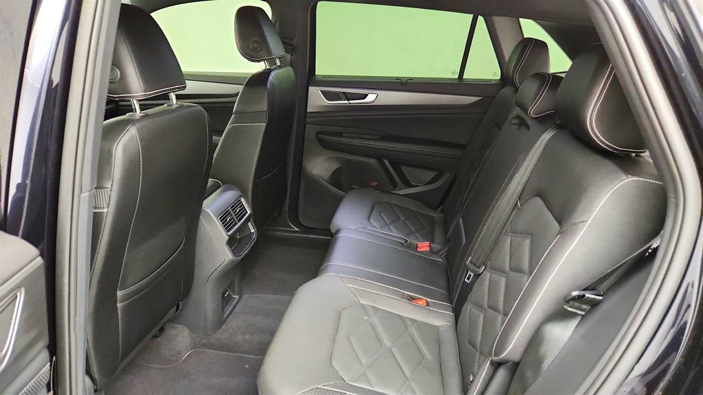 Used 2024 Volkswagen Atlas Cross Sport SE w/ Panoramic Sunroof Package FWD image 20