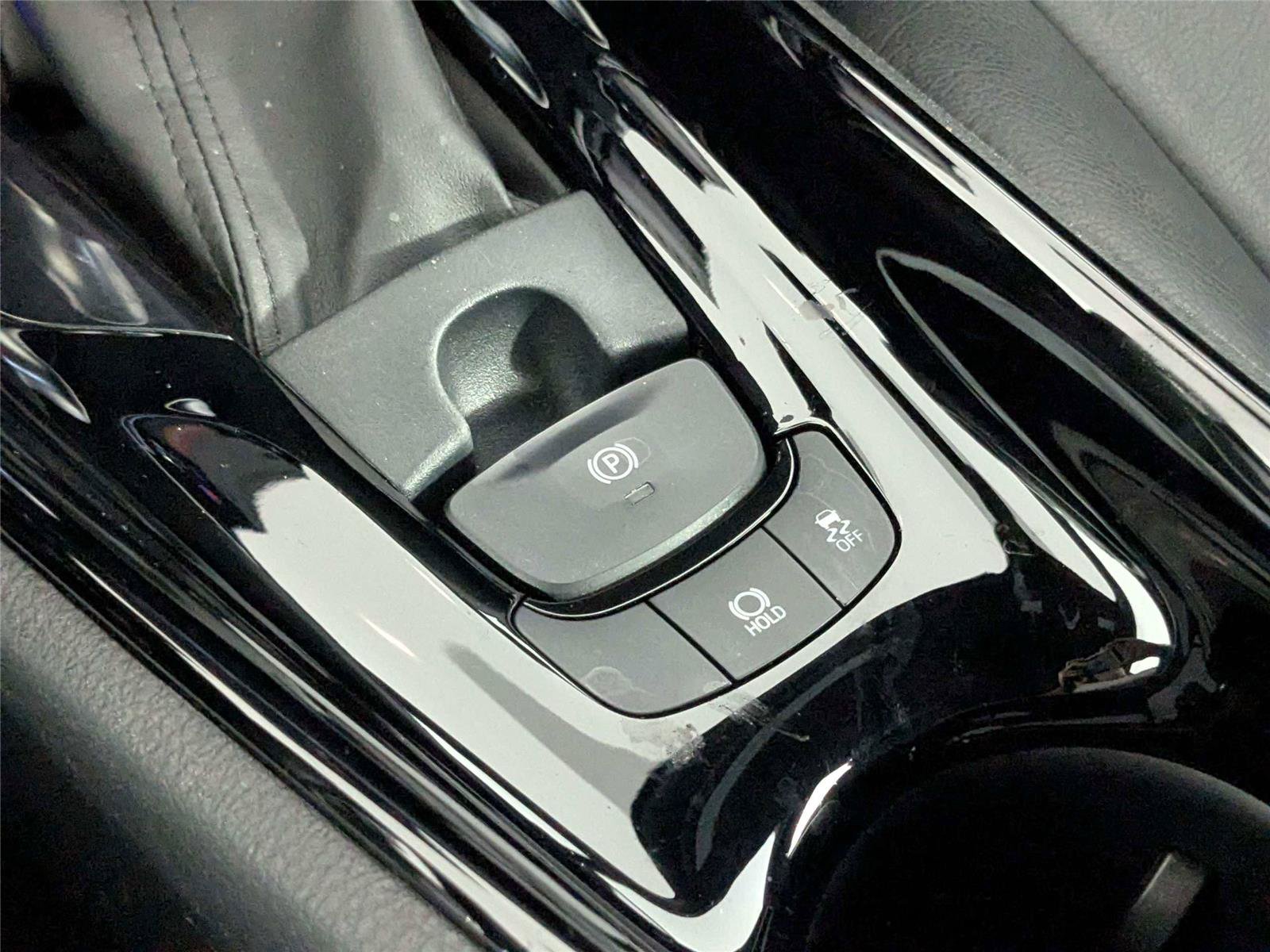 Used 2020 Toyota C-HR XLE FWD image 23