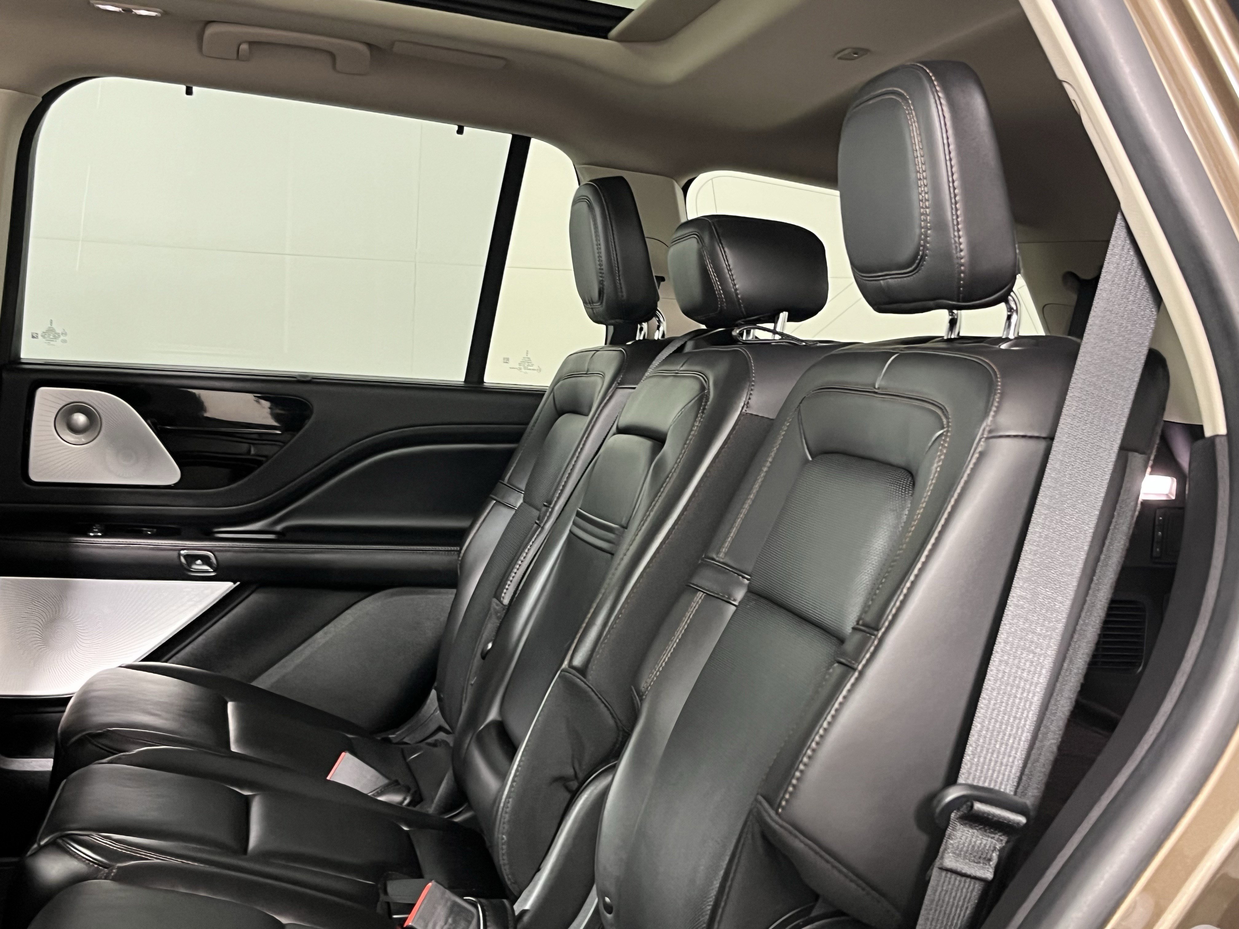 Used 2022 Lincoln Aviator Reserve w/ Equipment Group 201A image 13