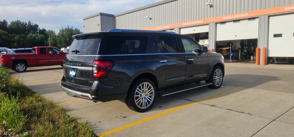 Used 2022 Ford Expedition Max Platinum AWD/4WD image 3
