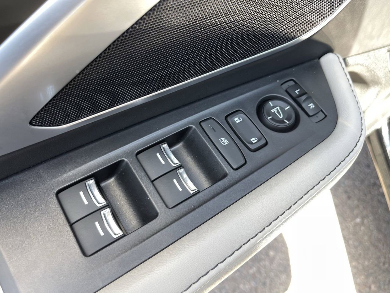 New 2026 Acura RDX SH-AWD image 25