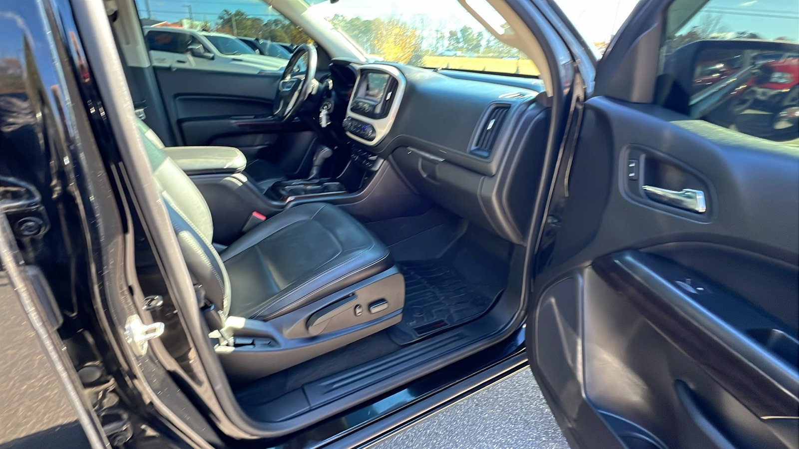 Used 2016 GMC Canyon SLT image 19