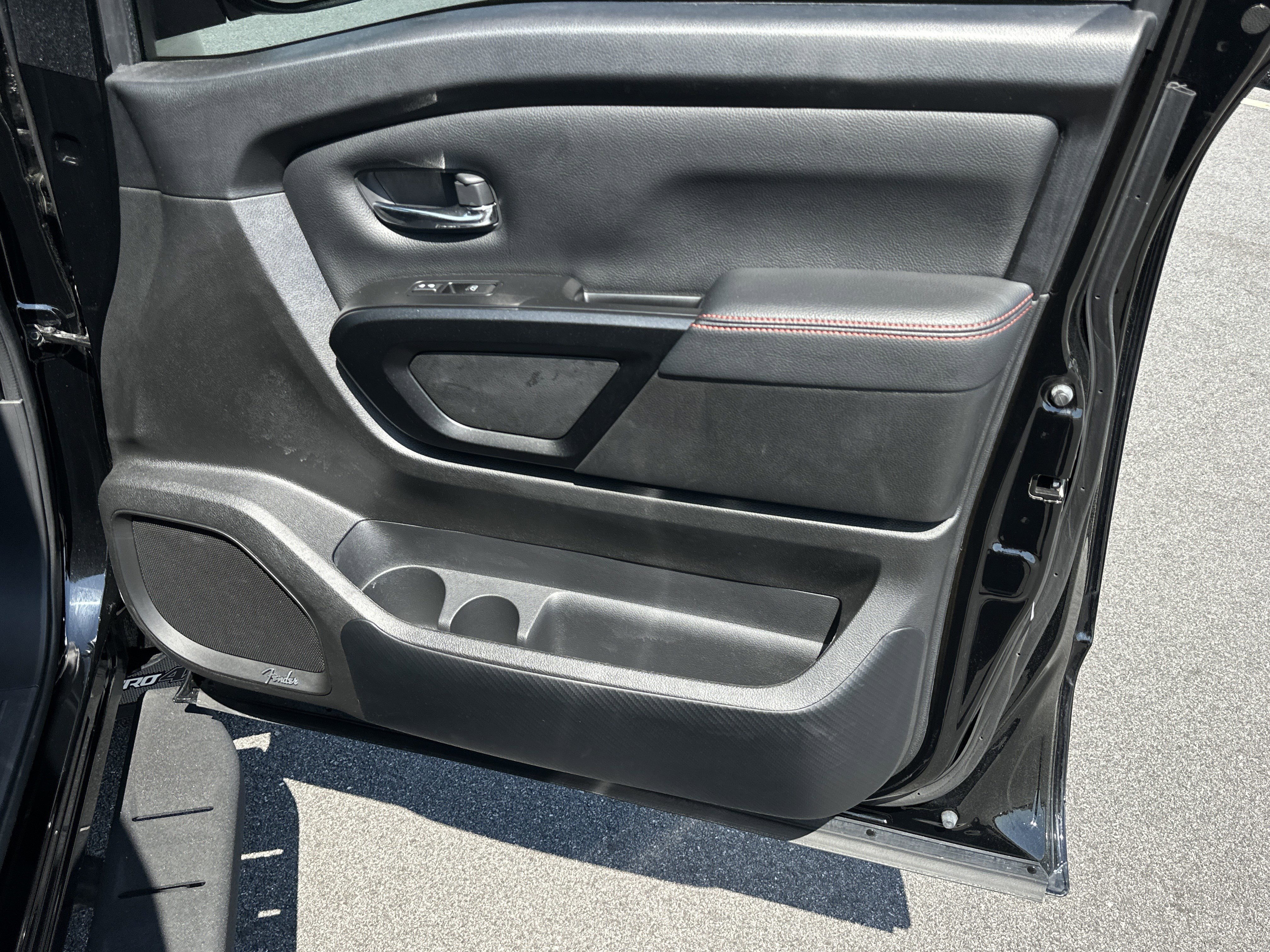 Used 2024 Nissan Titan PRO-4X w/ Pro-4x Convenience Package image 15