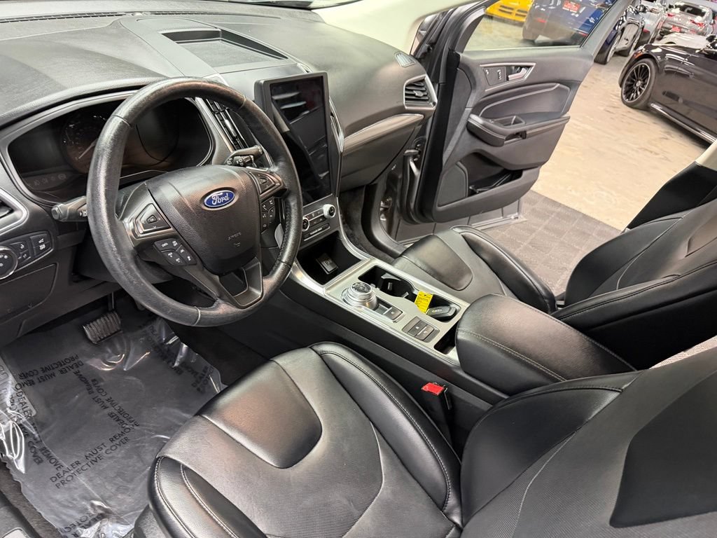 Used 2022 Ford Edge Titanium w/ Equipment Group 301A AWD/4WD image 32