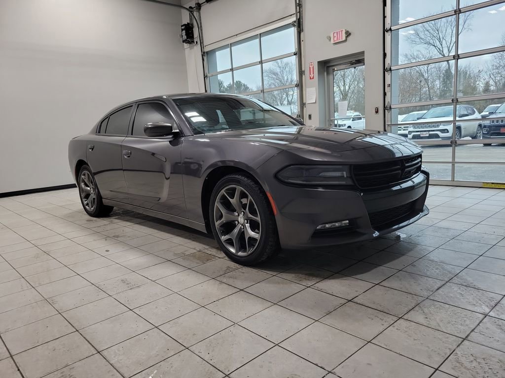 Used 2015 Dodge Charger SXT image 2