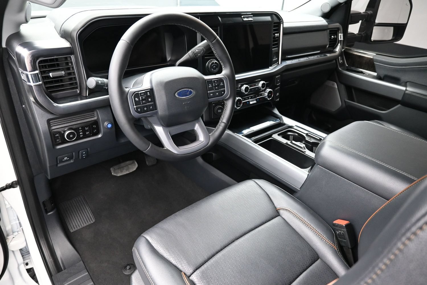 Used 2025 Ford F350 Lariat w/ Lariat Ultimate Package AWD/4WD image 22