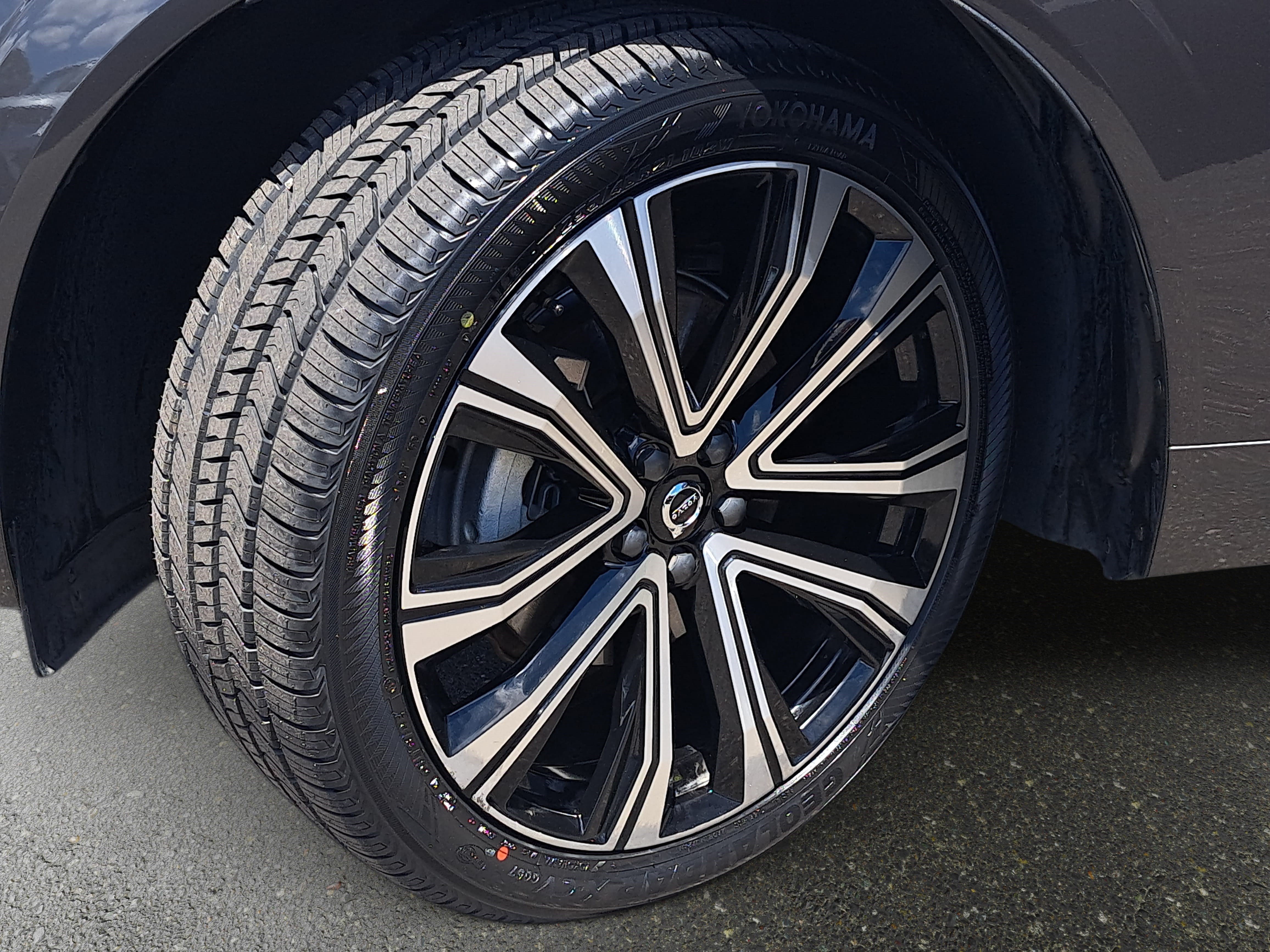 Used 2023 Volvo XC60 B5 Ultimate w/ Climate Package FWD image 32