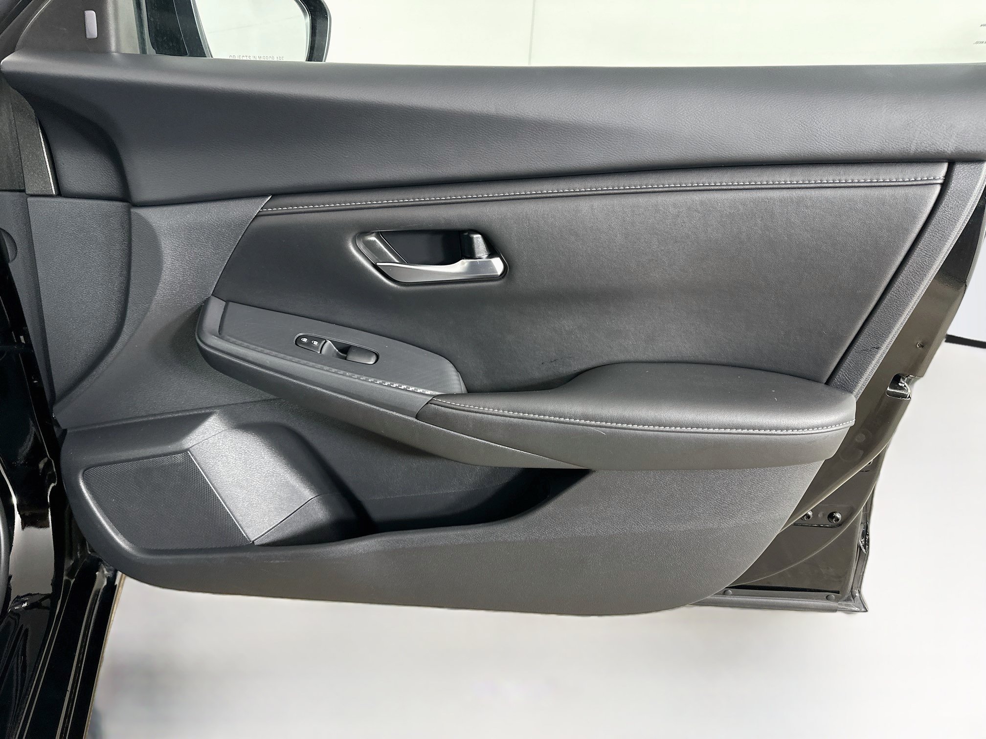 Used 2025 Nissan Sentra SV FWD image 30