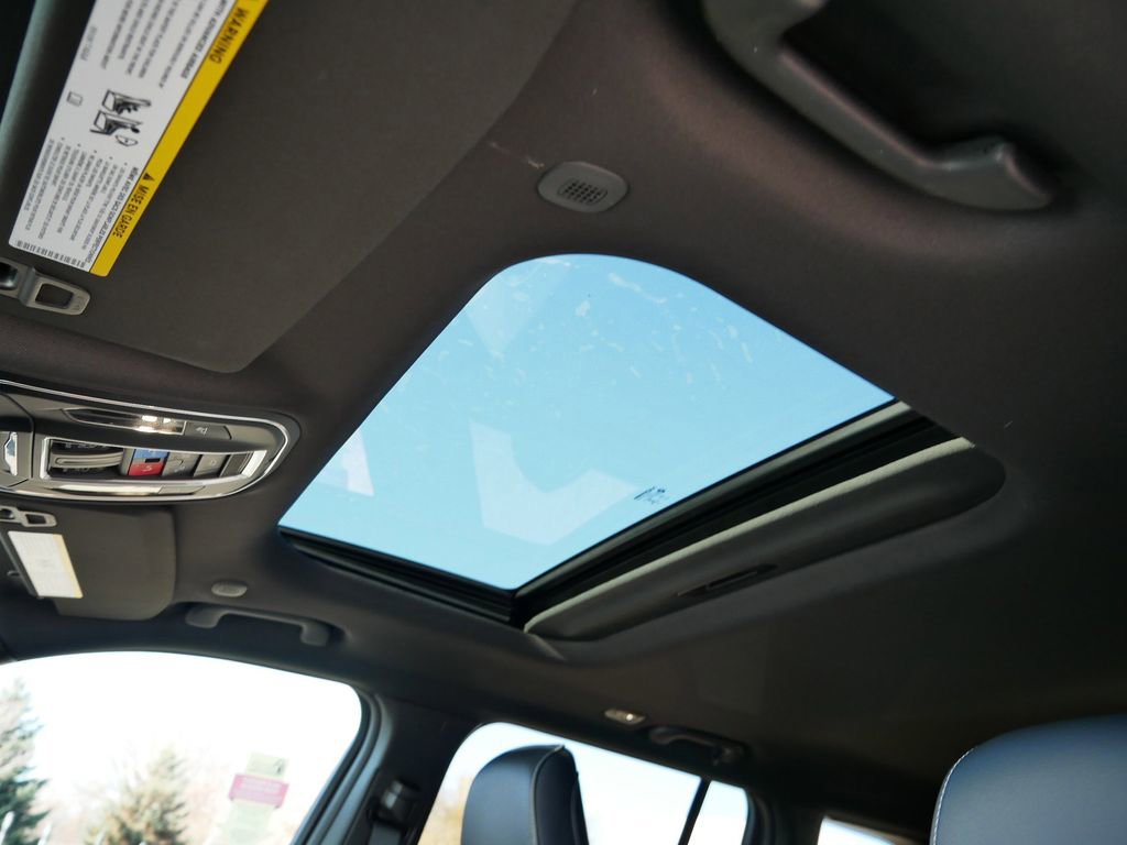 New 2025 Jeep Grand Cherokee Laredo image 4