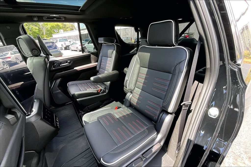 Used 2025 GMC Yukon AT4 Ultimate w/ LPO, Floor Liner Package AWD/4WD image 20