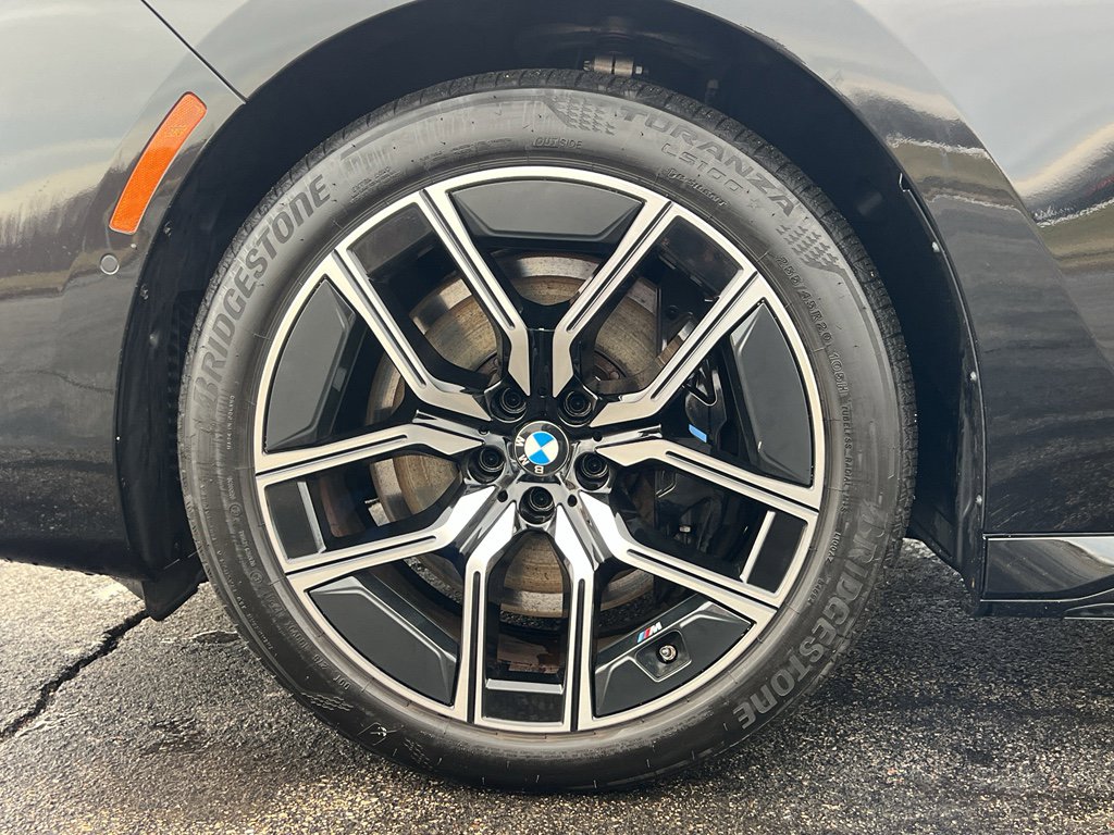 Used 2023 BMW 760i xDrive image 9