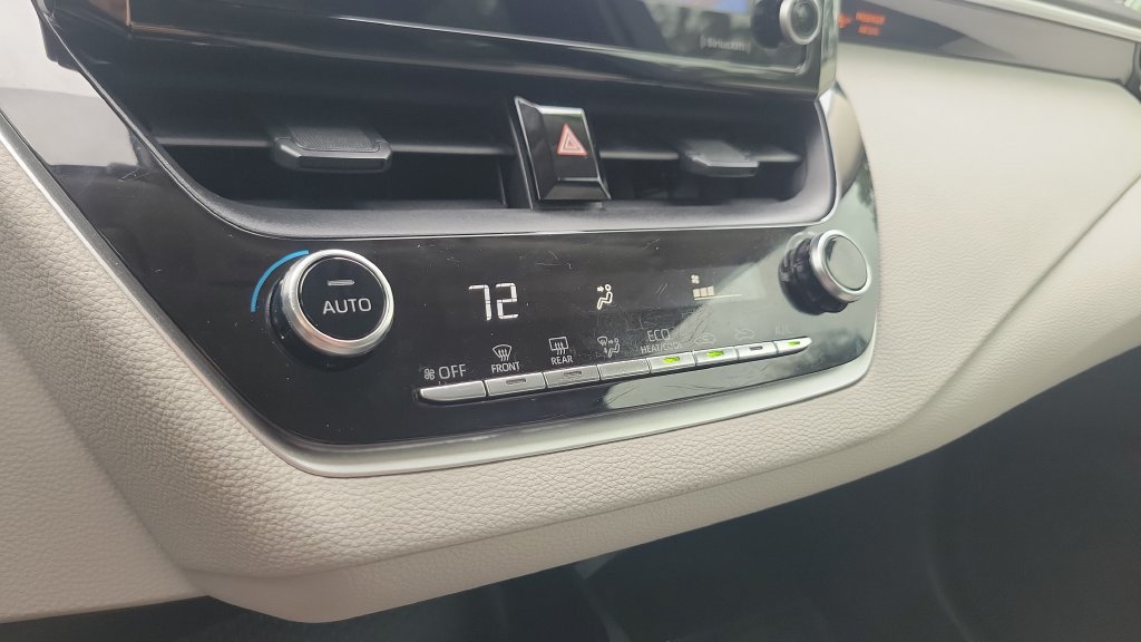 Used 2022 Toyota Corolla LE FWD image 17